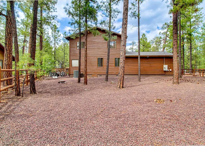 Wraparound Deck + Large Yard: Pinetop Home! *