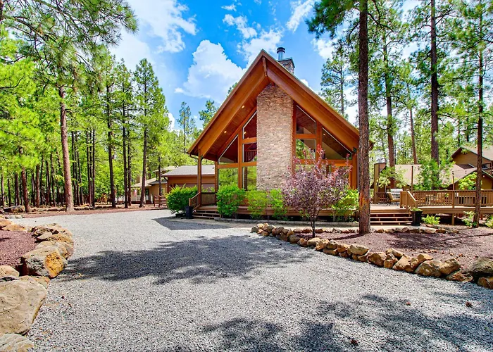 Wraparound Deck + Large Yard: Pinetop Home! Holiday home *