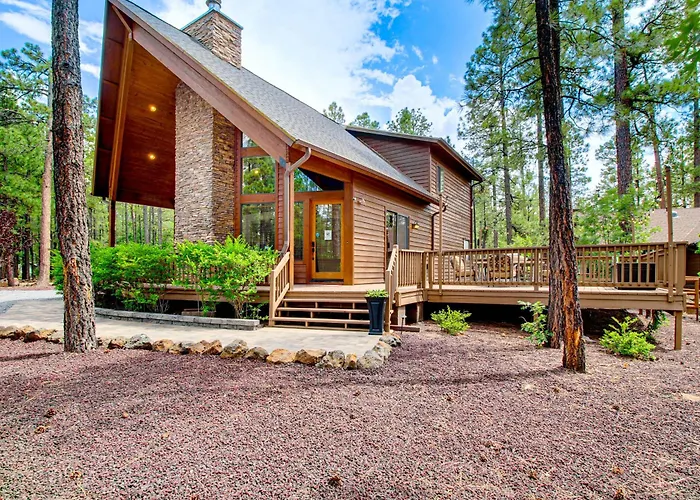 Holiday home Wraparound Deck + Large Yard: Pinetop Home! Indian Pine
