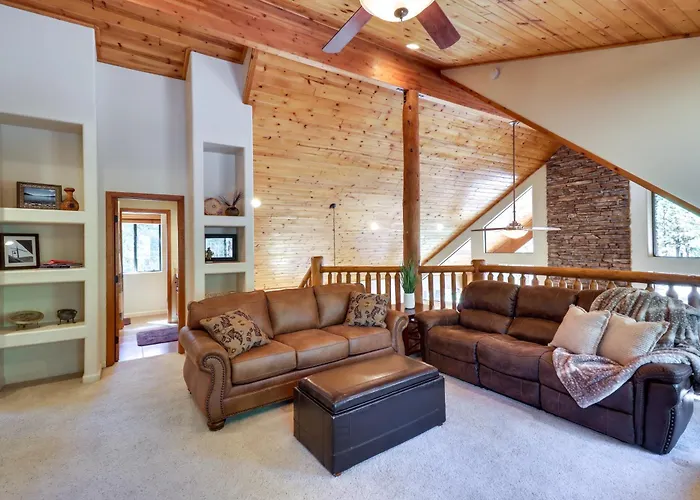 Holiday home Wraparound Deck + Large Yard: Pinetop Home! Indian Pine