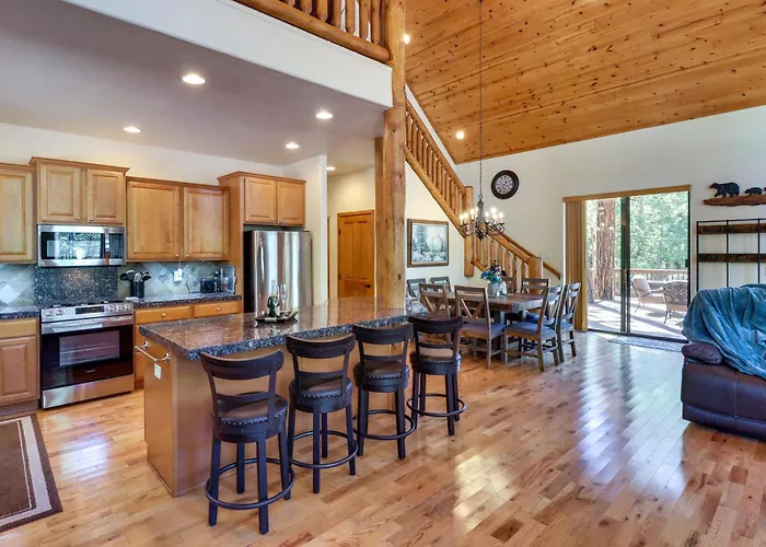 Wraparound Deck + Large Yard: Pinetop Home! Holiday home