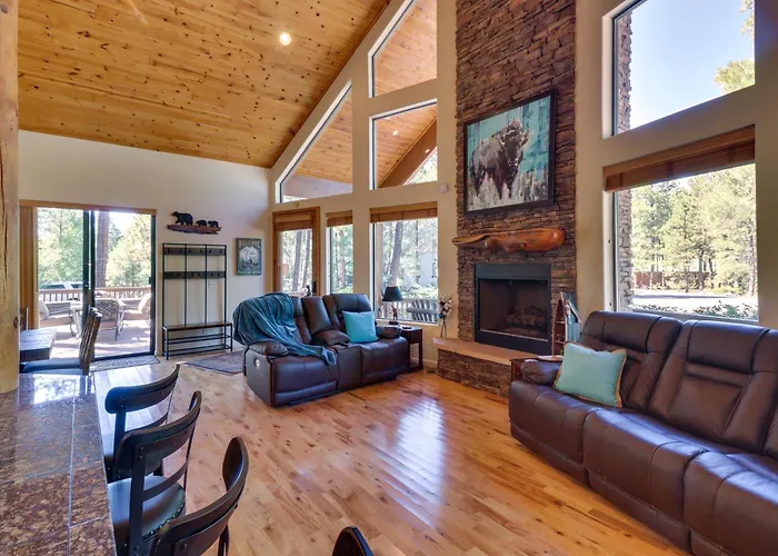 Wraparound Deck + Large Yard: Pinetop Home! Holiday home