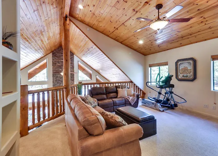 Wraparound Deck + Large Yard: Pinetop Home! Holiday home Indian Pine